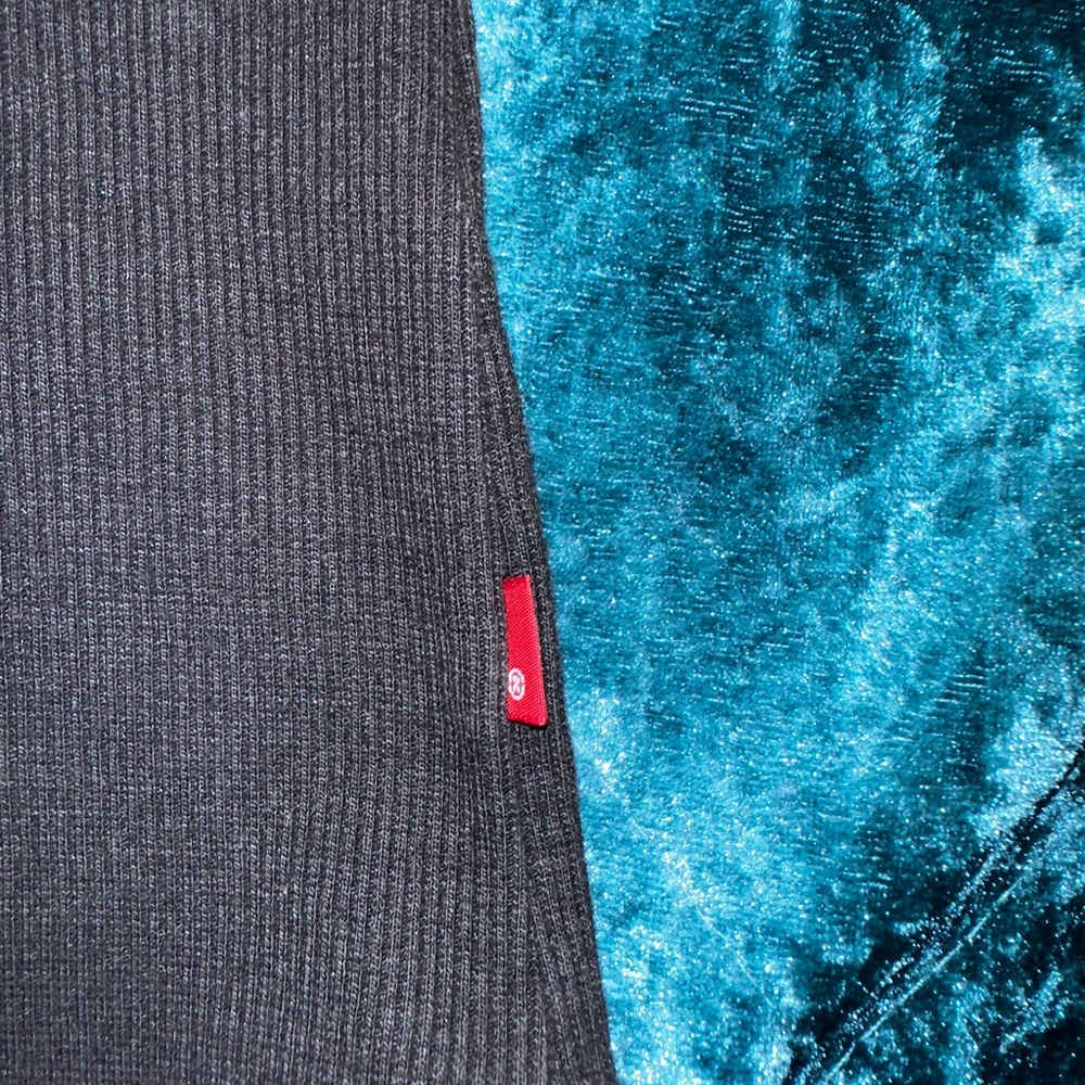 Levi’s Ribbed Tee - Picture 3 of 5